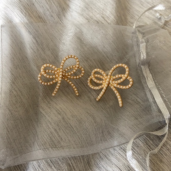Brand new bow earrings - Picture 1 of 2